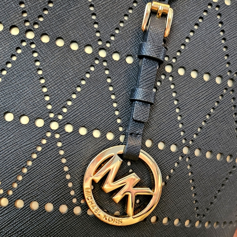 Michael Kors Bag, Wallet AND Cosmetic Bag! - Picture 2 of 13